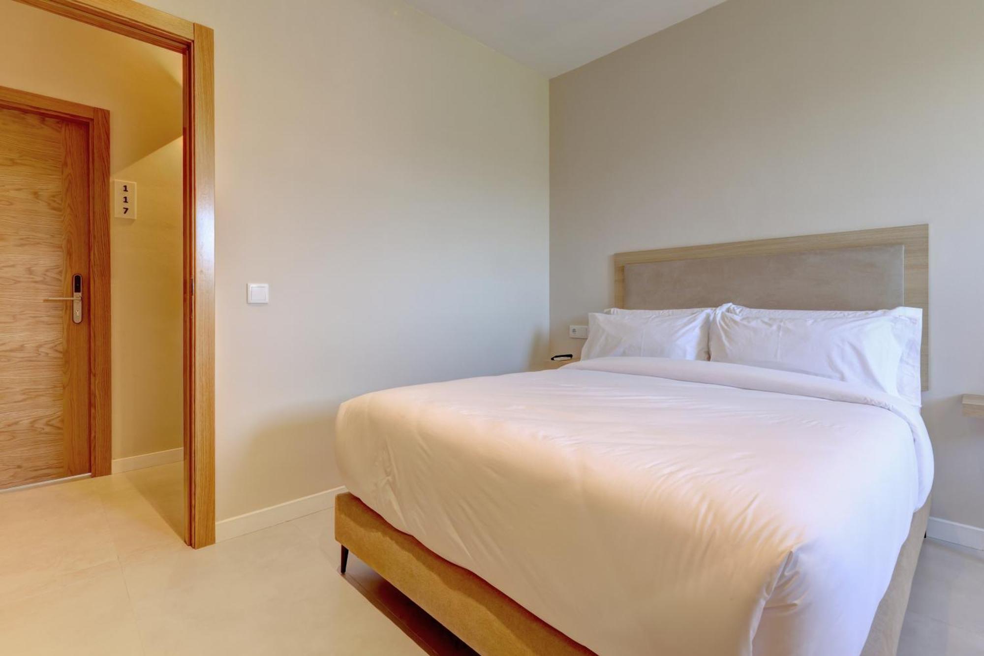 Hostal Puerta Almar เอสเตโปนา ภายนอก รูปภาพ